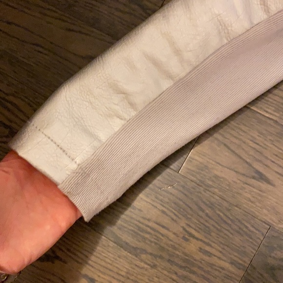 Leather jacket - Picture 2 of 4